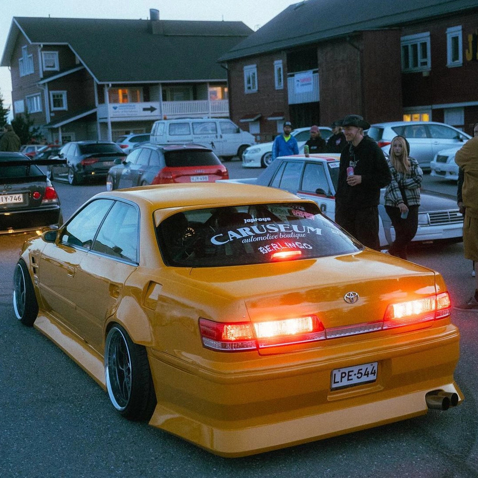 Caruseum Window Banner Large